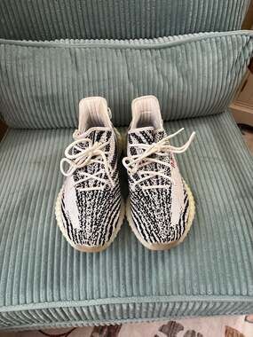 adidas Yeezy Boost 350 V2 Zebra | Size 8.5 US | CP9654
